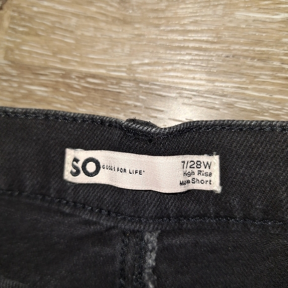 Juniors' SO High Rise Mom Shorts, Women's, Size: 7 Black - Picture 4 of 6